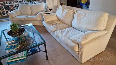 Divani in tessuto chiaro