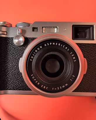 Fujifilm X100F con paraluce originale