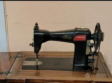 Macchina da cucire d'epoca