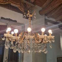 Antico lampadario a goccia