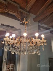 Antico lampadario a goccia