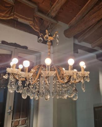 Antico lampadario a goccia
