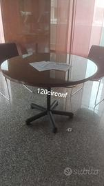 tavolo marrone e nero