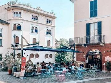 Dehor esterno ombrelloni, tavoli e sedie