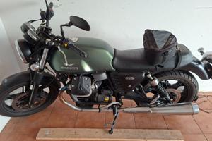 Moto Guzzi V7 Stone
