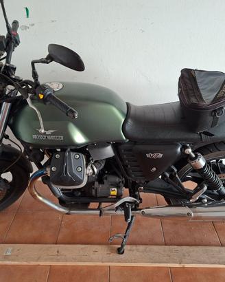 Moto Guzzi V7 Stone