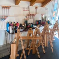 Kit pittura: cavalletti, tele, acrilici, pennelli