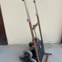 Carrello saliscale a batteria