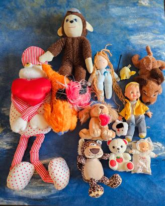 Lotto di peluche e bambole n. 13 pezzi