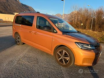 VW Caddy Maxi 2.0 TDI 122 cv DSG 5 posti km 25.000