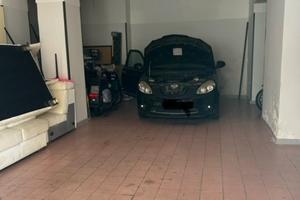 Catanzaro via f. cilea magazzini fronte strada