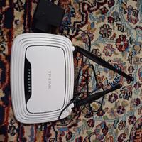 Router ed AP funzionanti con relativi alimentatori