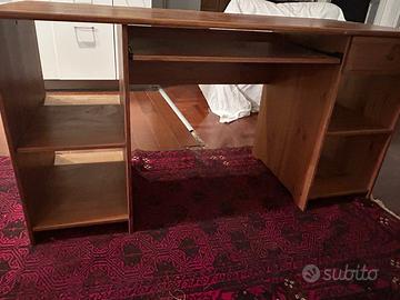 Scrivania in legno