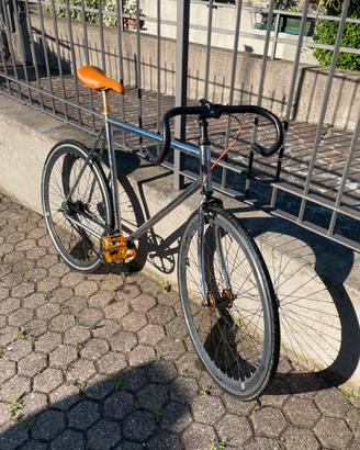 Bicicletta a scatto fisso / single speed chromata