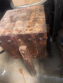 Antico ceppo da macelleria