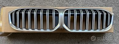 Mascherina frontale BMW serie 3 dal anno 2024