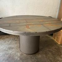 Tavolo Moderno Tondo In Metallo Ø 130x75cm