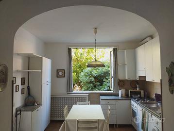Appartamento cinque stanze con giardino