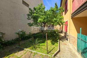 Villa indipendente con box e spazio esterno