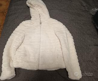 Giacca in pelliccia sintetica bianca con cappuccio