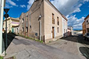 Casa indipendente bilivelli con piccolo cortile