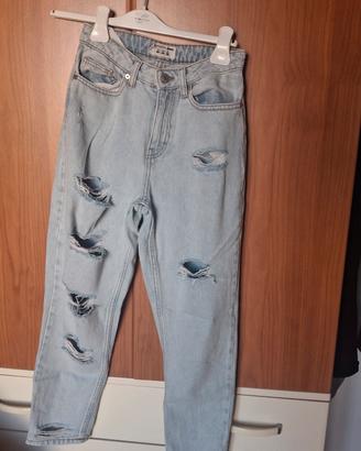jeans strappati 