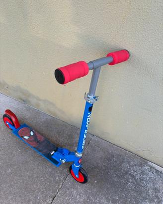 Monopattino spiderman