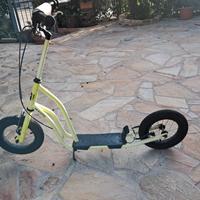 monopattino a spinta