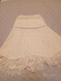 poncho da bambina decorato con perle 