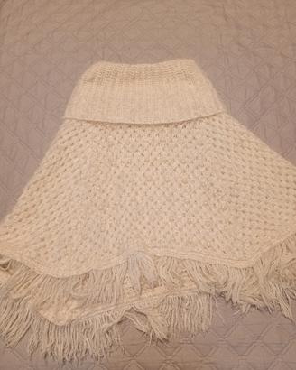 poncho da bambina decorato con perle 