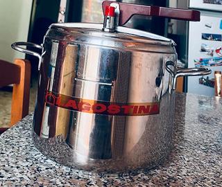 PENTOLA A PRESSIONE "LAGOSTINA"