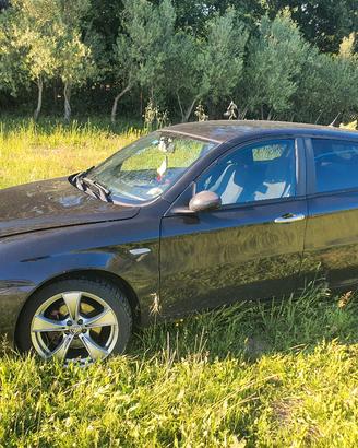 Alfa Romeo 147 - Per pezzi di ricambio 