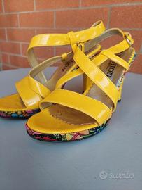 Sandalo estivo giallo con motivo floreale, n.36