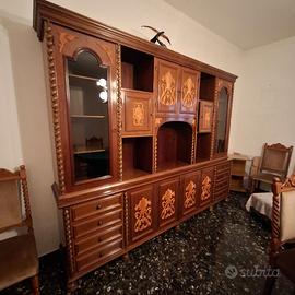 Parete attrezzata classica in legno con vetrine