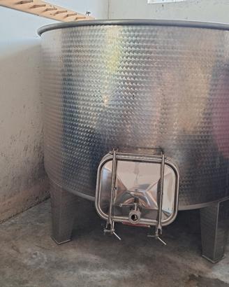 Vasca in acciaio inox per vino