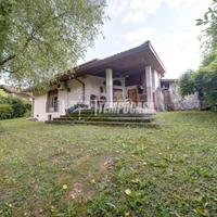 AMPIA VILLA SINGOLA CON GIARDINO DI CIRCA 1000 MQ!