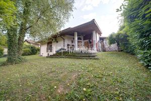 AMPIA VILLA SINGOLA CON GIARDINO DI CIRCA 1000 MQ!