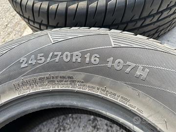 4 Pneumatici usati 245/70 R16 107H Kumho