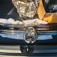 calandra senza stemma golf 8 originale 