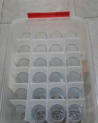 scatola plastica con 24 bicchieri 
