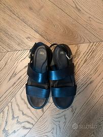 Sandalo nero Zara stile minimal
