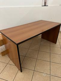 Scrivania per studio o lavoro