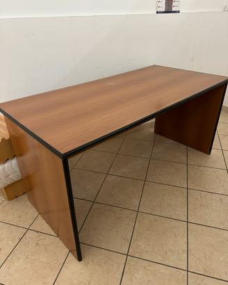 Scrivania per studio o lavoro