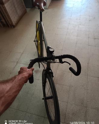 Bicicletta da corsa , scatto fisso 