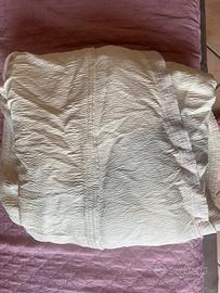 Copri divano tre posti elastico crema