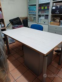 scrivania misure 140x80x73 usata 