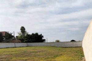 Terreno pianeggiante recintato