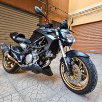 Cagiva Raptor 650 tenuta maniacalmente