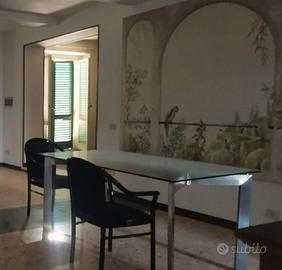 Tavolo pranzo in vetro e metallo