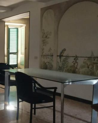 Tavolo pranzo in vetro e metallo